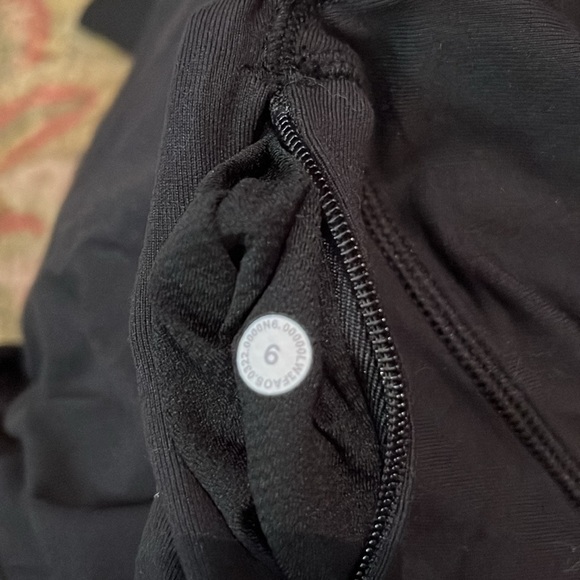 Lululemon black long sleeve three-quarter pull over Size 6 - Picture 6 of 6